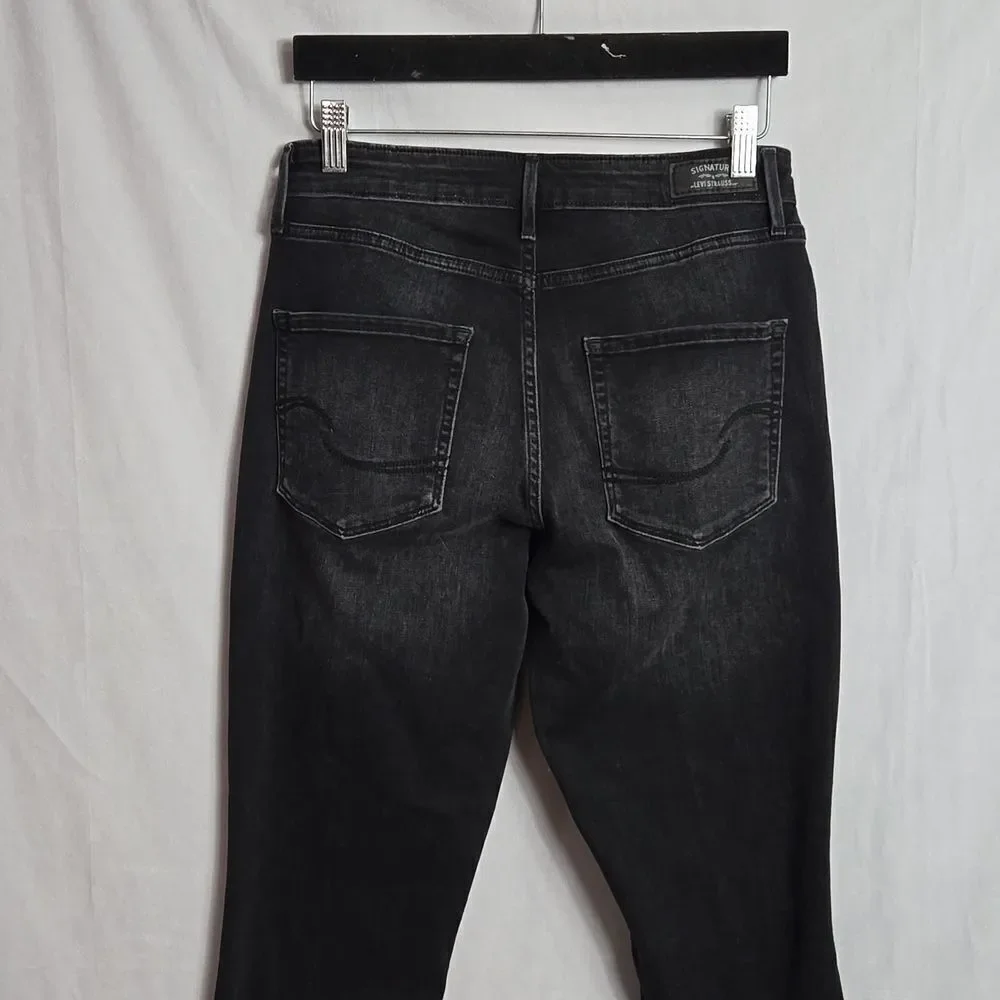 🖤5/$20🖤 SIGNATURE..LEVI STRAUSS.. High-rise, ankle, slim black jeans..